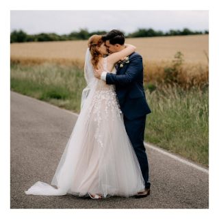 Jedny se spoustou ručně našívané krajky a tělovou podšívkou, aby krajka líp vynikla 🥰 Jedny z mých loňských oblíbených 🤭 📸...