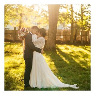 Zase jednou můj oblíbený styl šatů - spodní vrstva na tělo, vrchní vrstva průsvitná oversized 😍🔥 #saty #svatebnisaty...